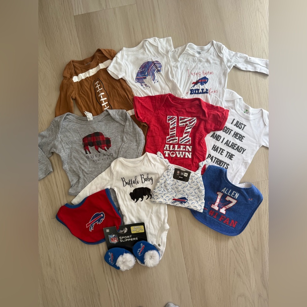 🦬 12 PEICE LOT 🦬 Buffalo Bills Baby Sizes range from 0-3 months up to 18 months